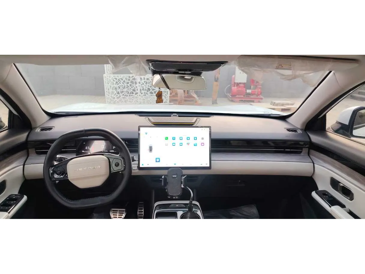 Car image 16