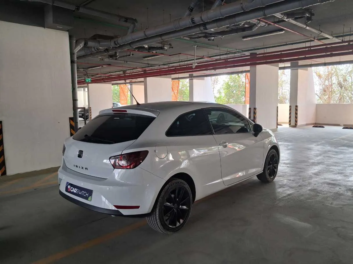 Car image 5