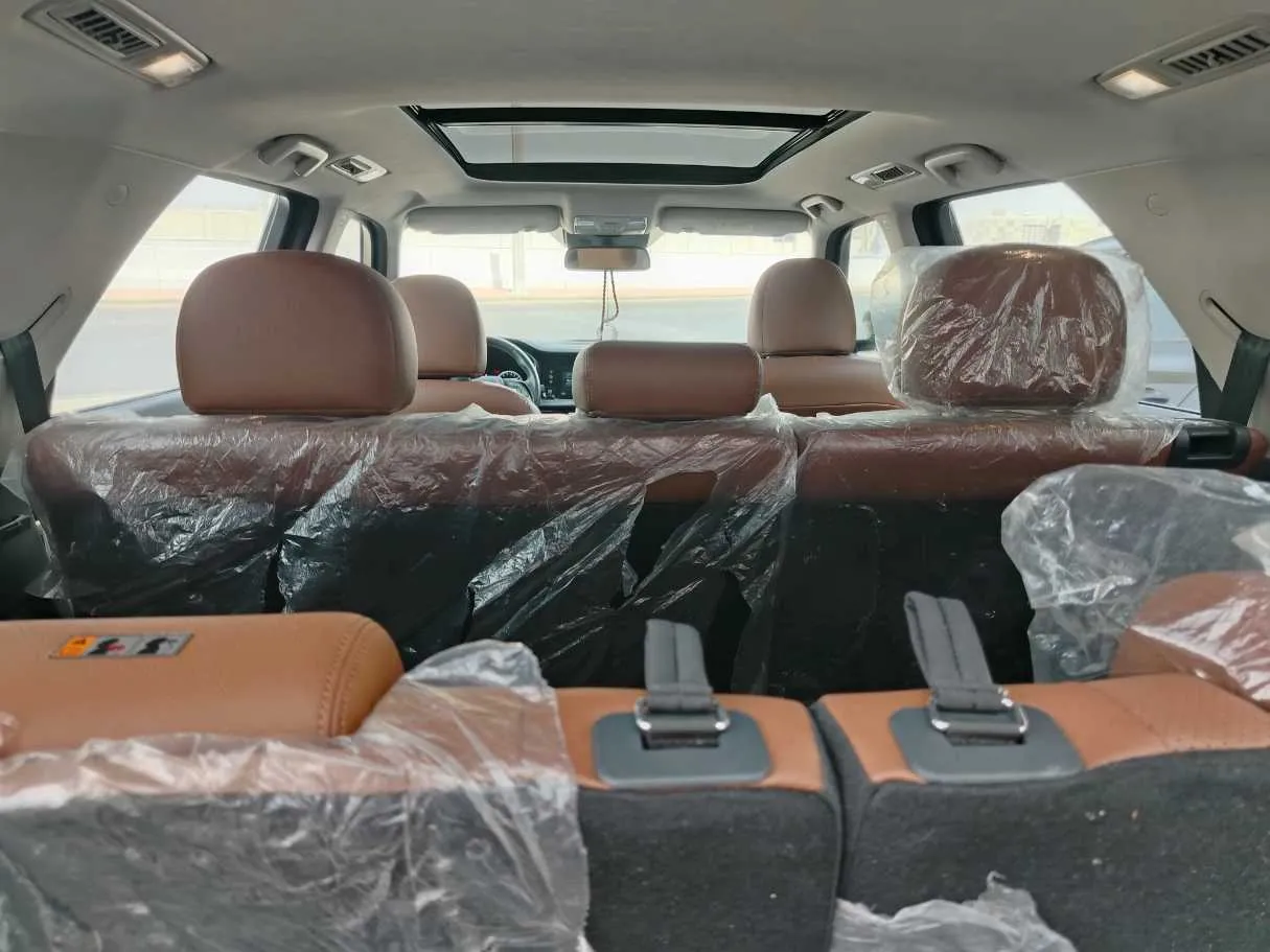 Car image 30