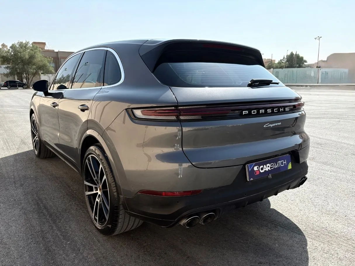 Car image 7