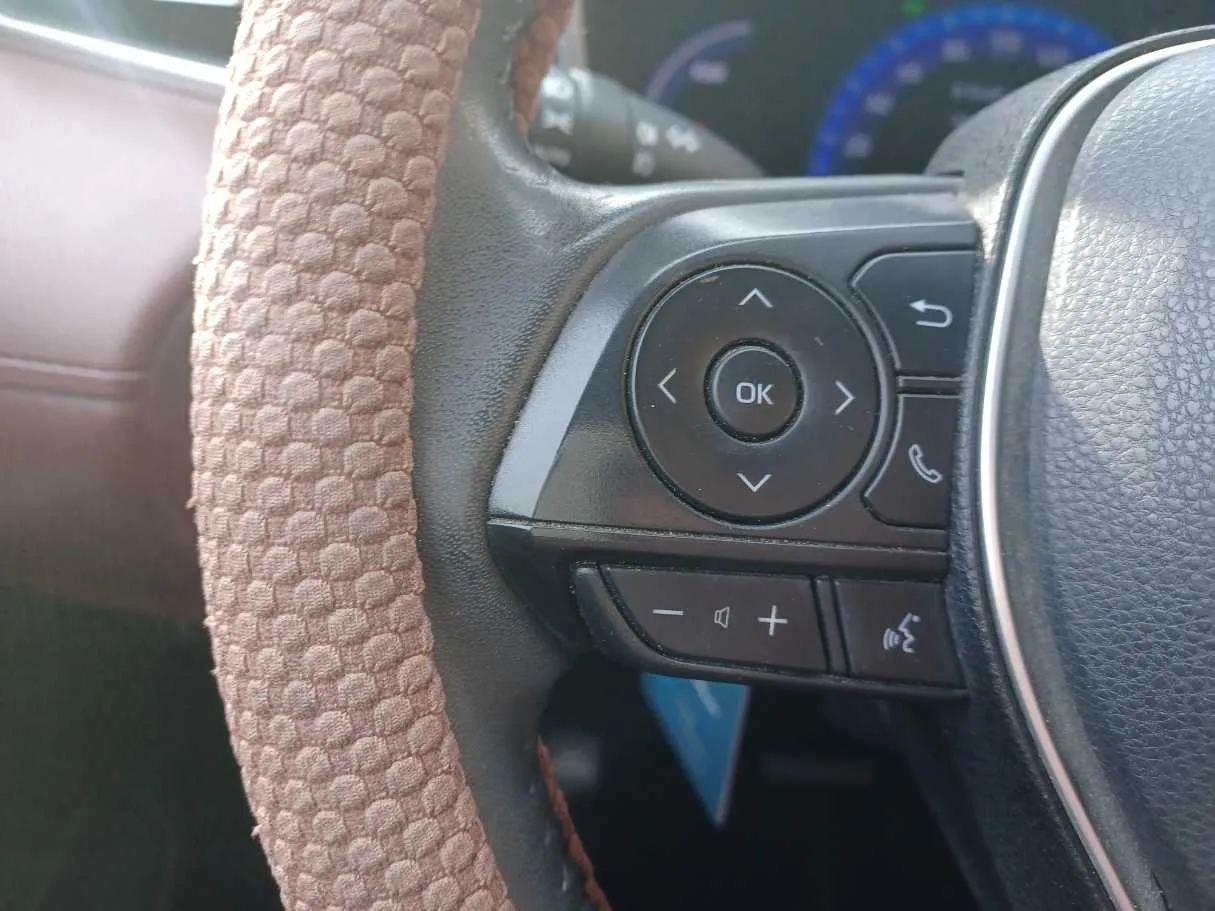 Car image 24