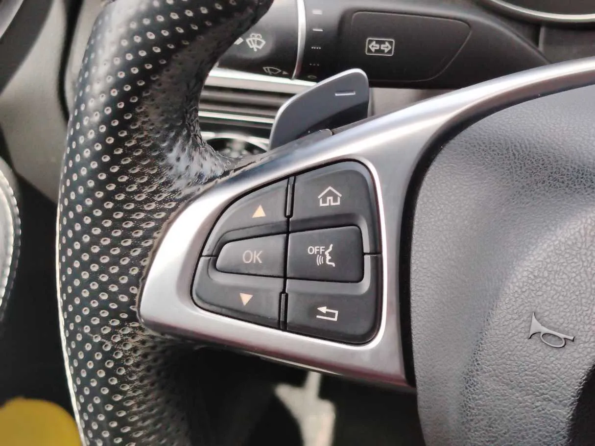 Car image 30