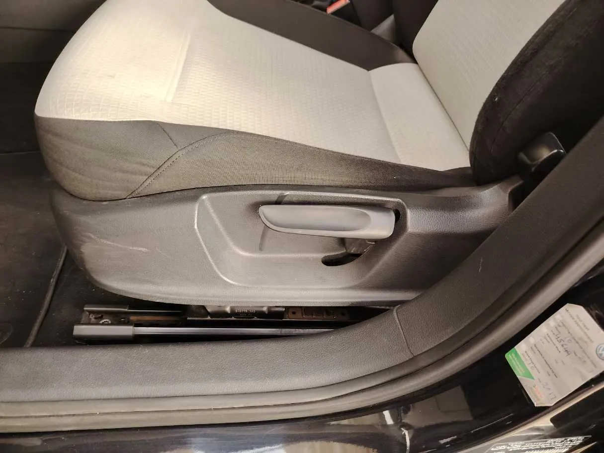 Car image 36
