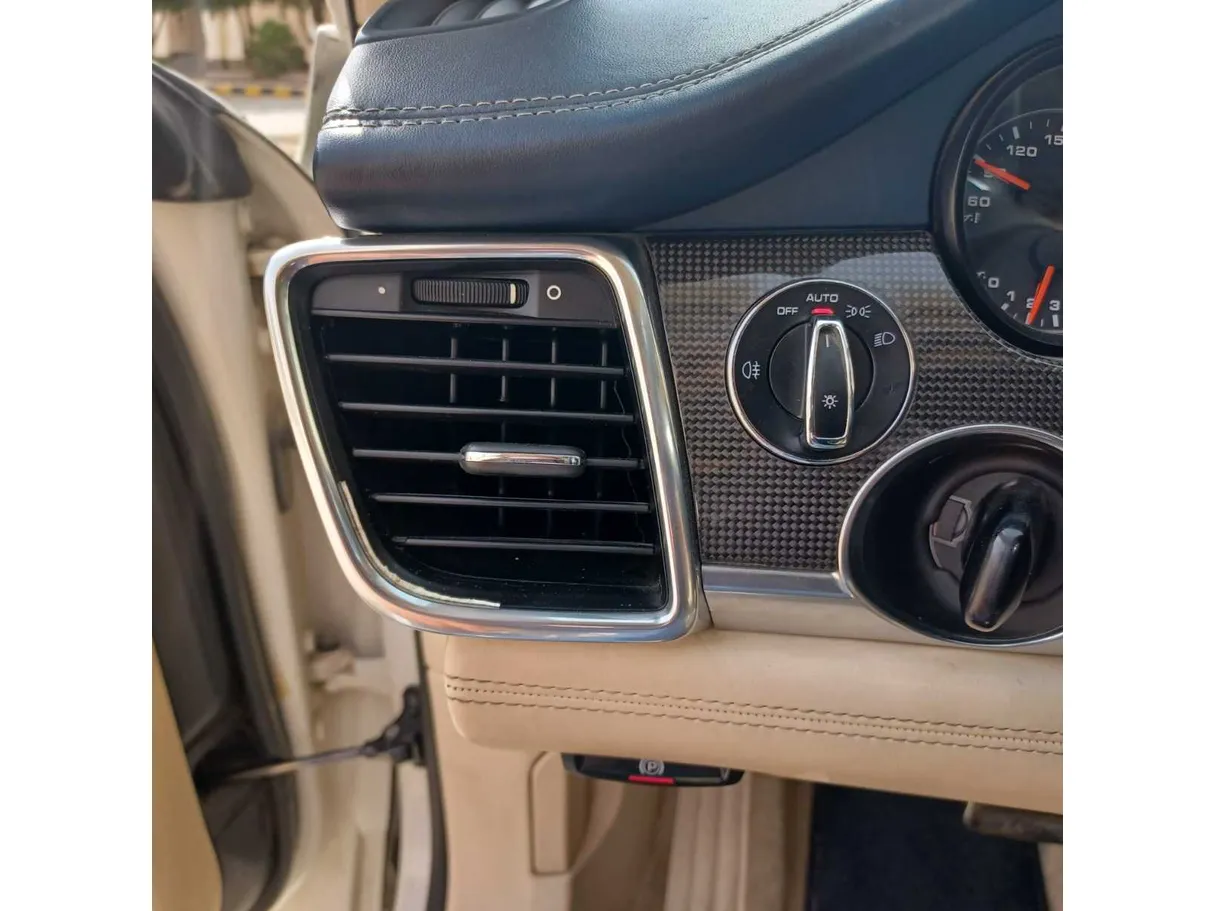 Car image 36
