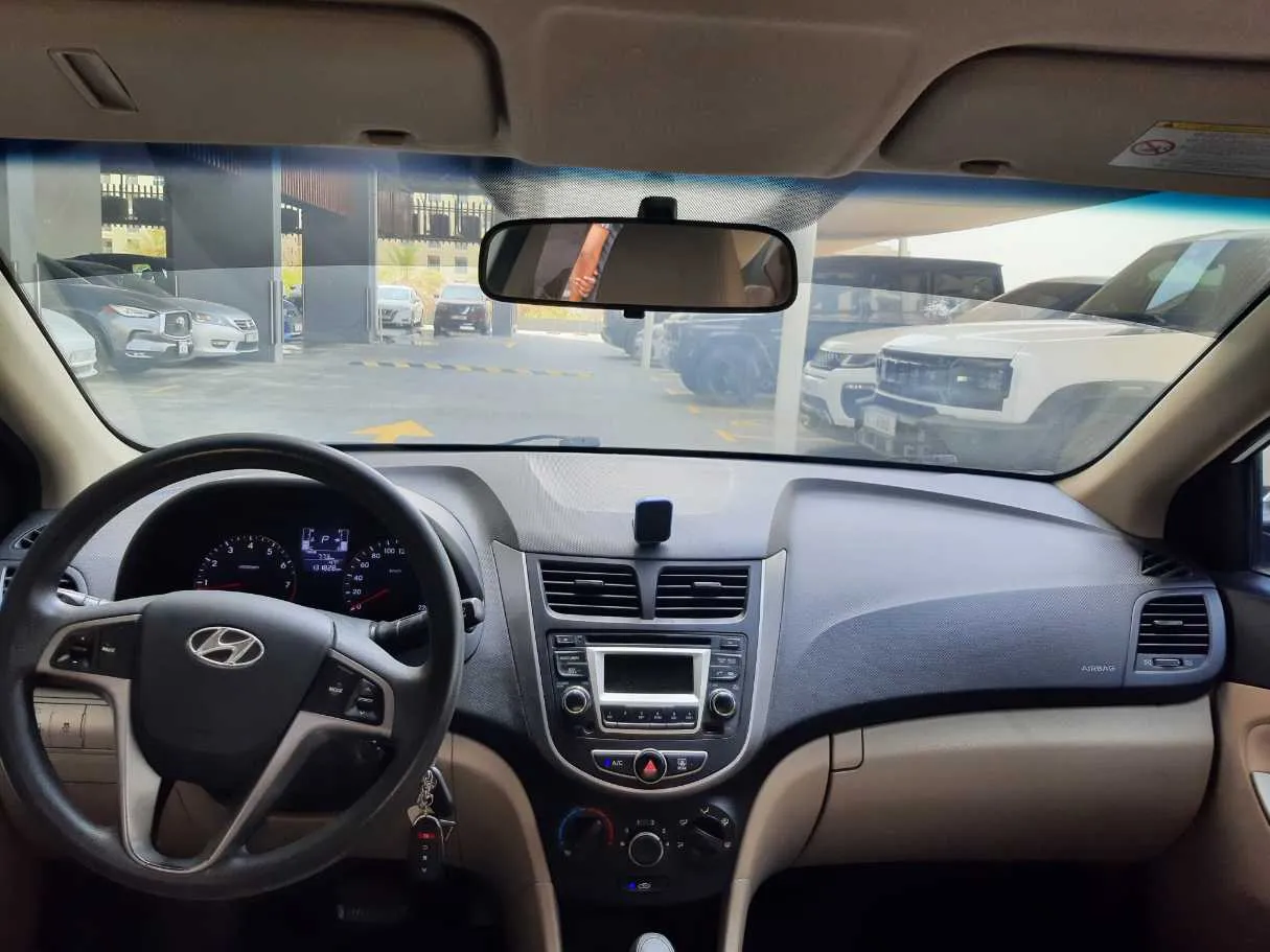 Car image 16
