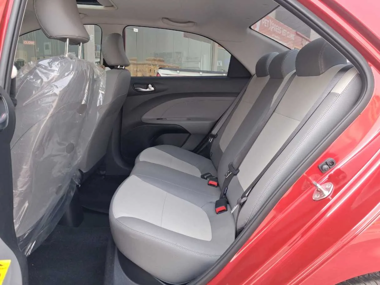 Car image 13