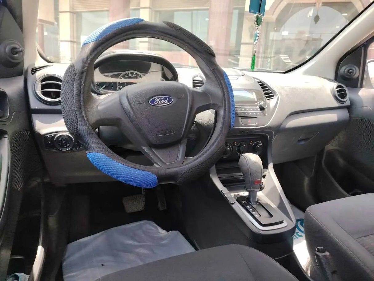 Car image 24