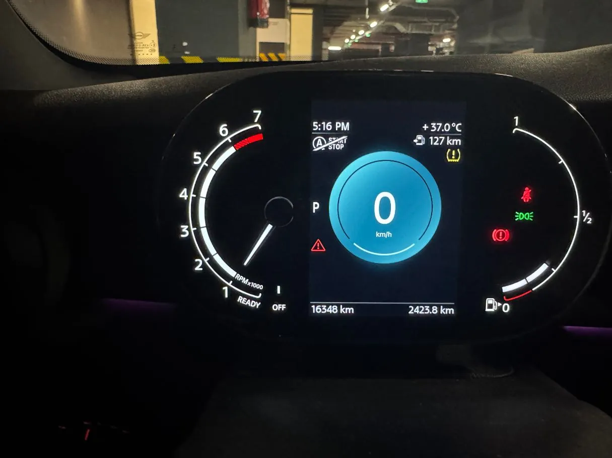 Car image 17