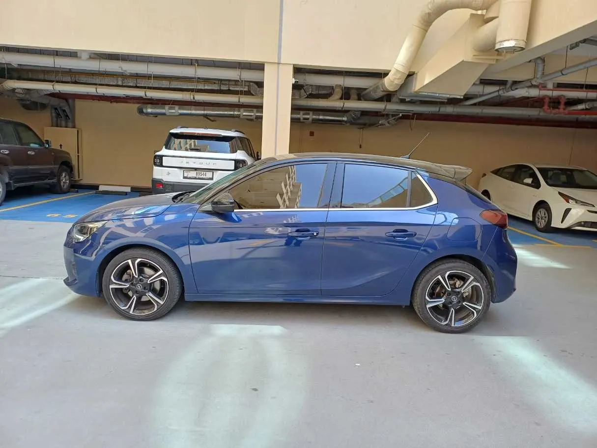 Car image 4
