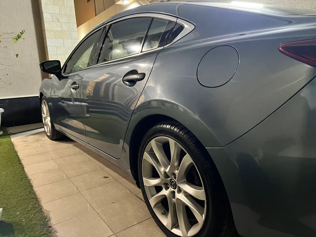 Car image 4