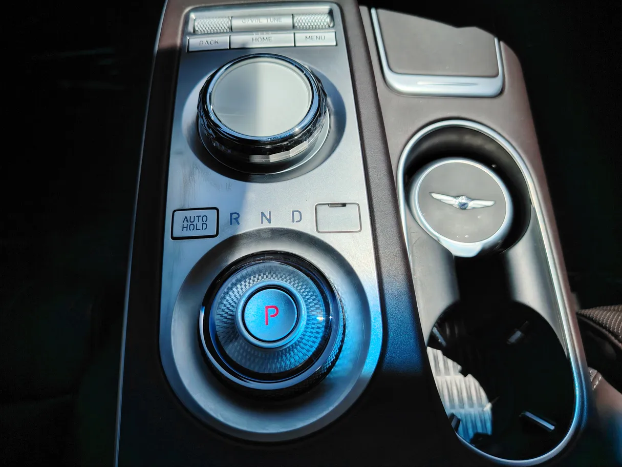Car image 19