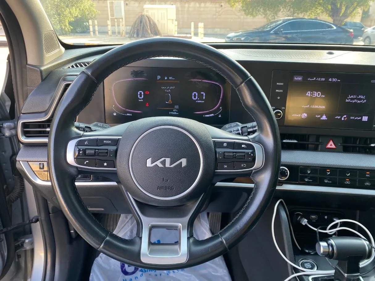 Car image 18