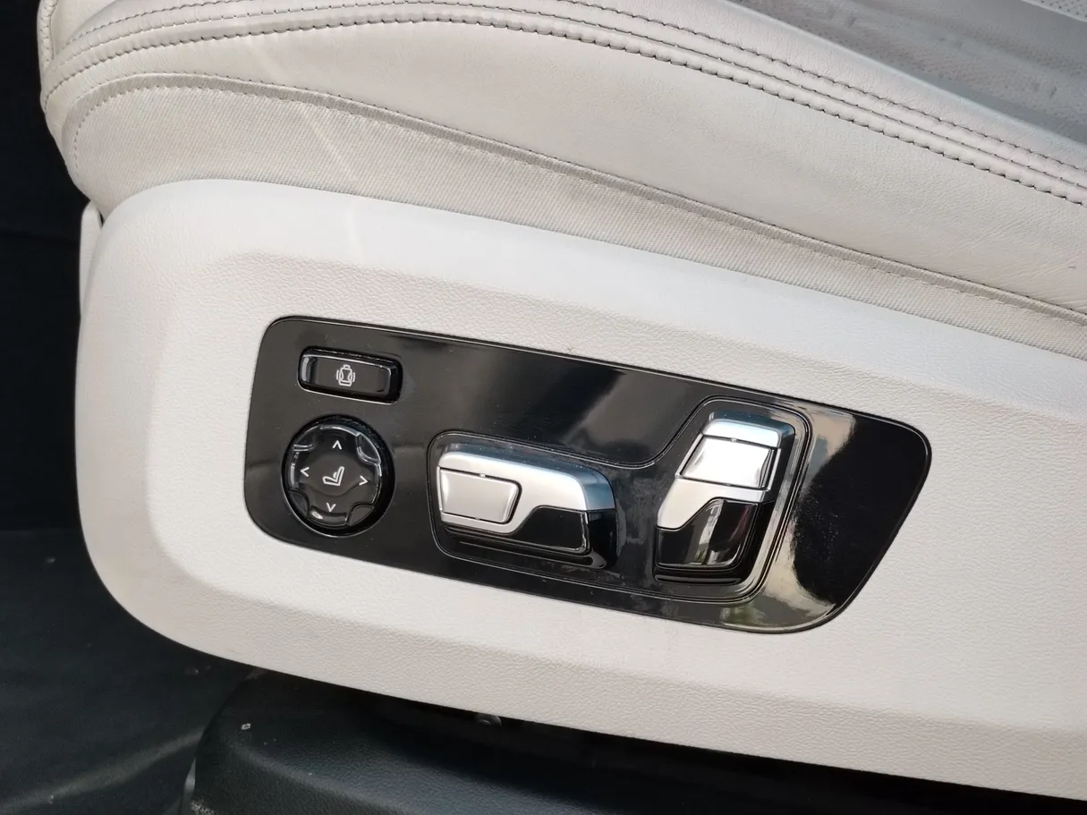 Car image 36