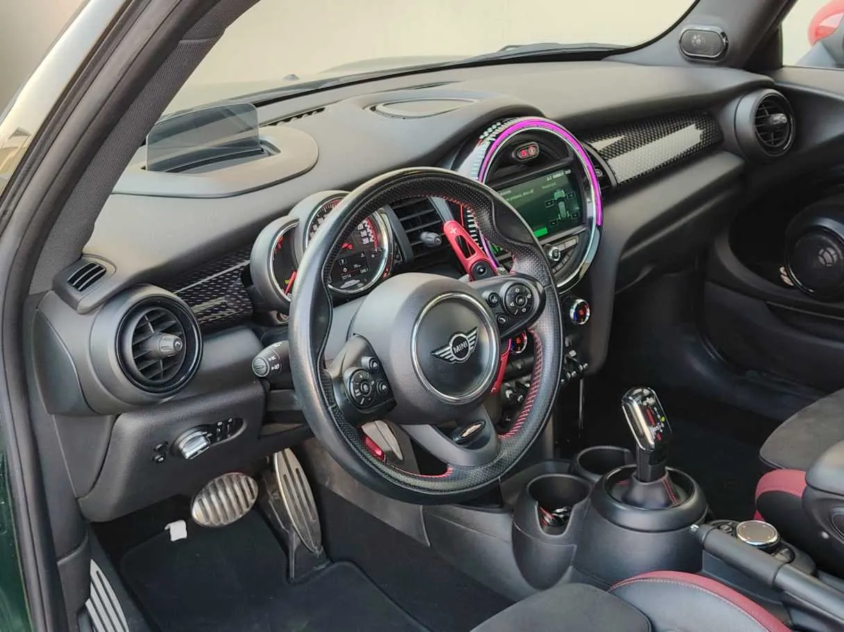 Car image 12