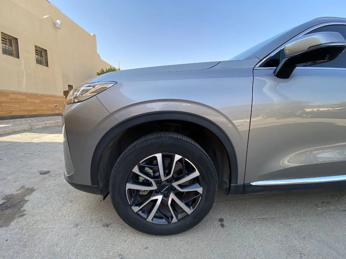 Car image 9