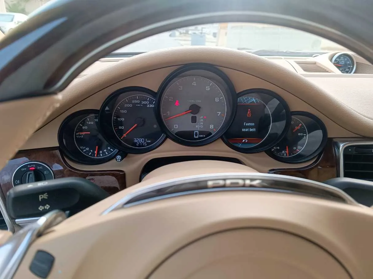 Car image 30