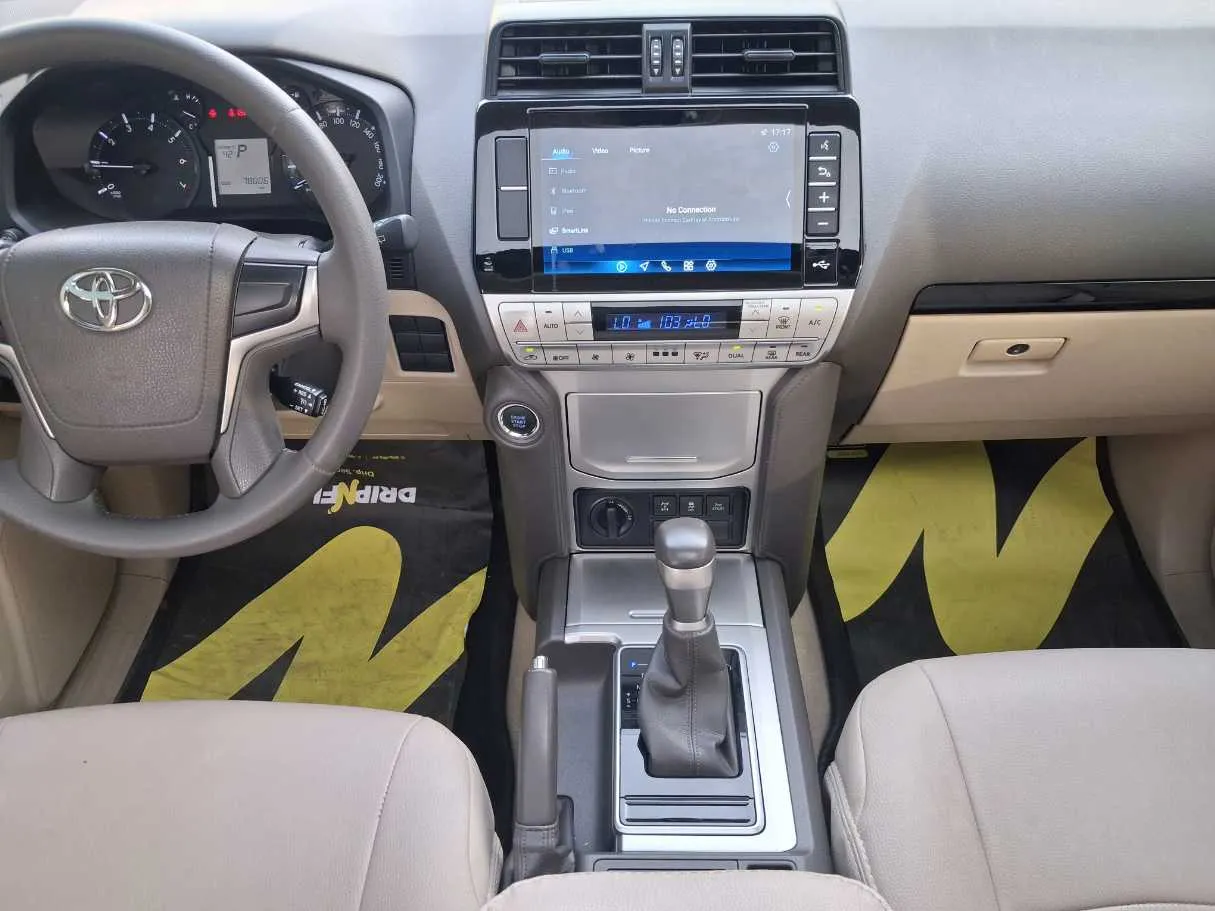 Car image 16