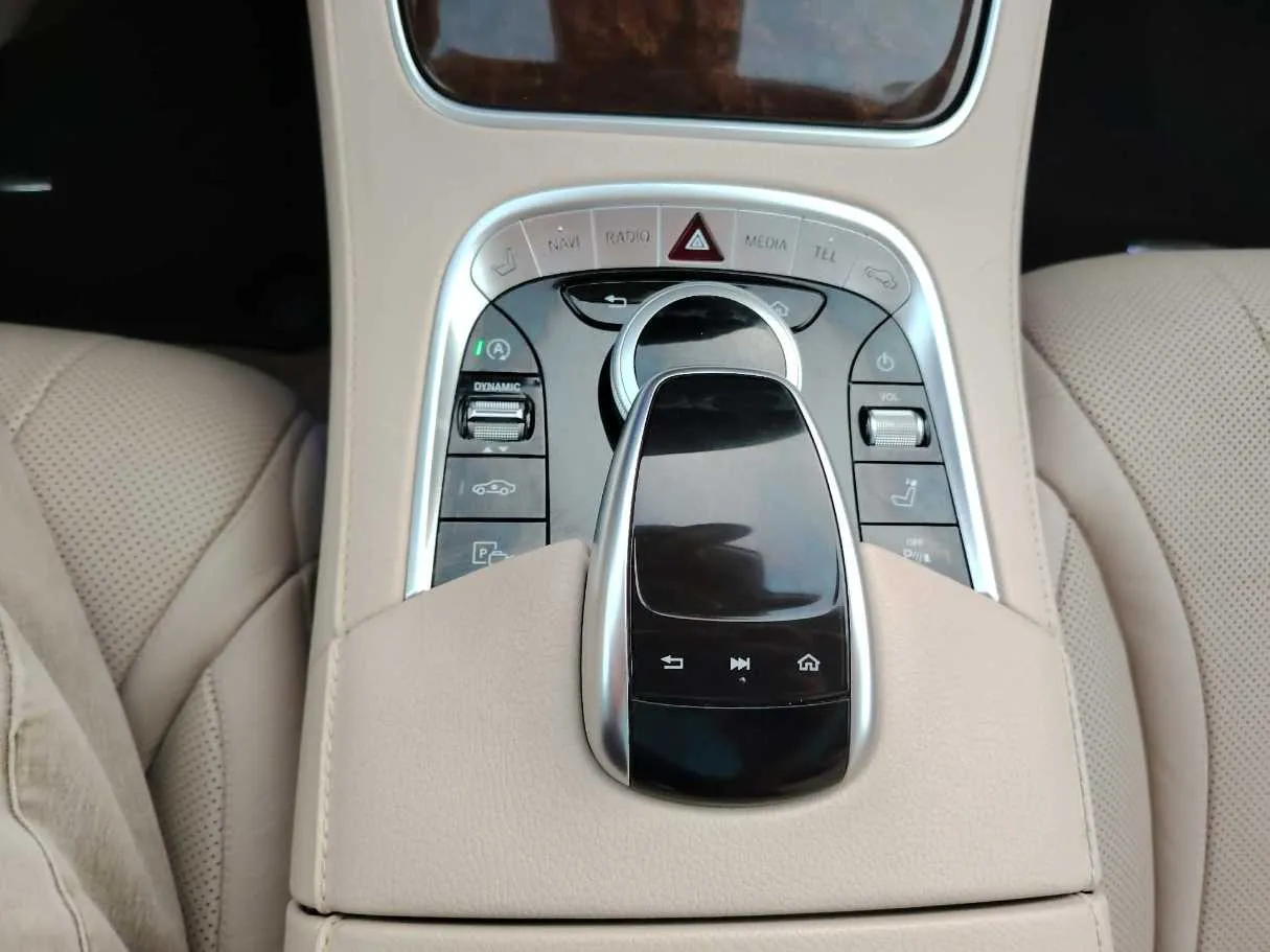 Car image 26
