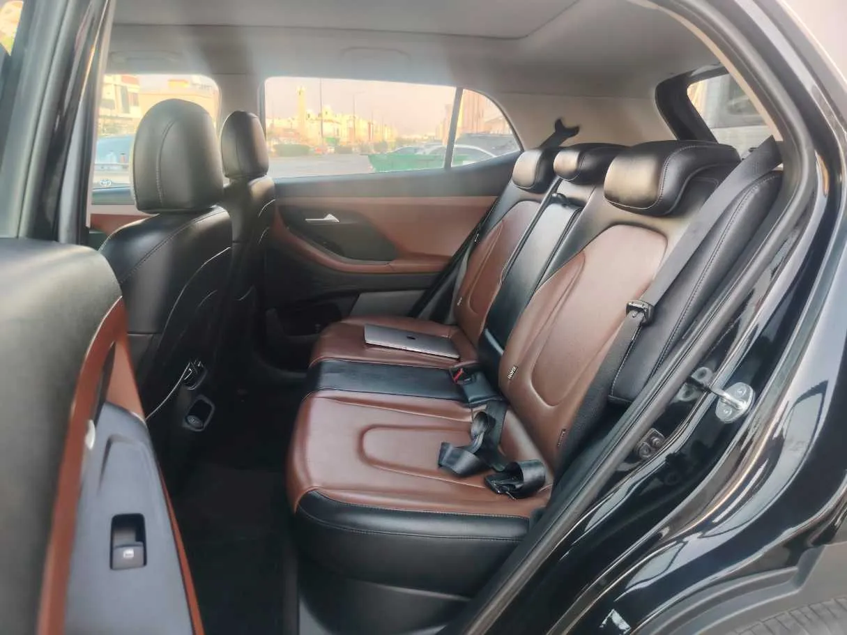Car image 14
