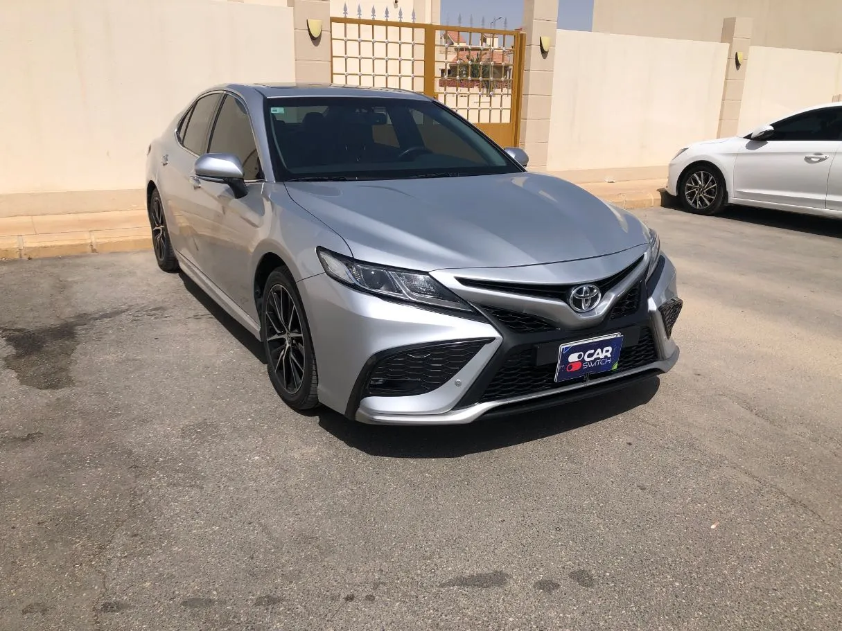 Car image 3