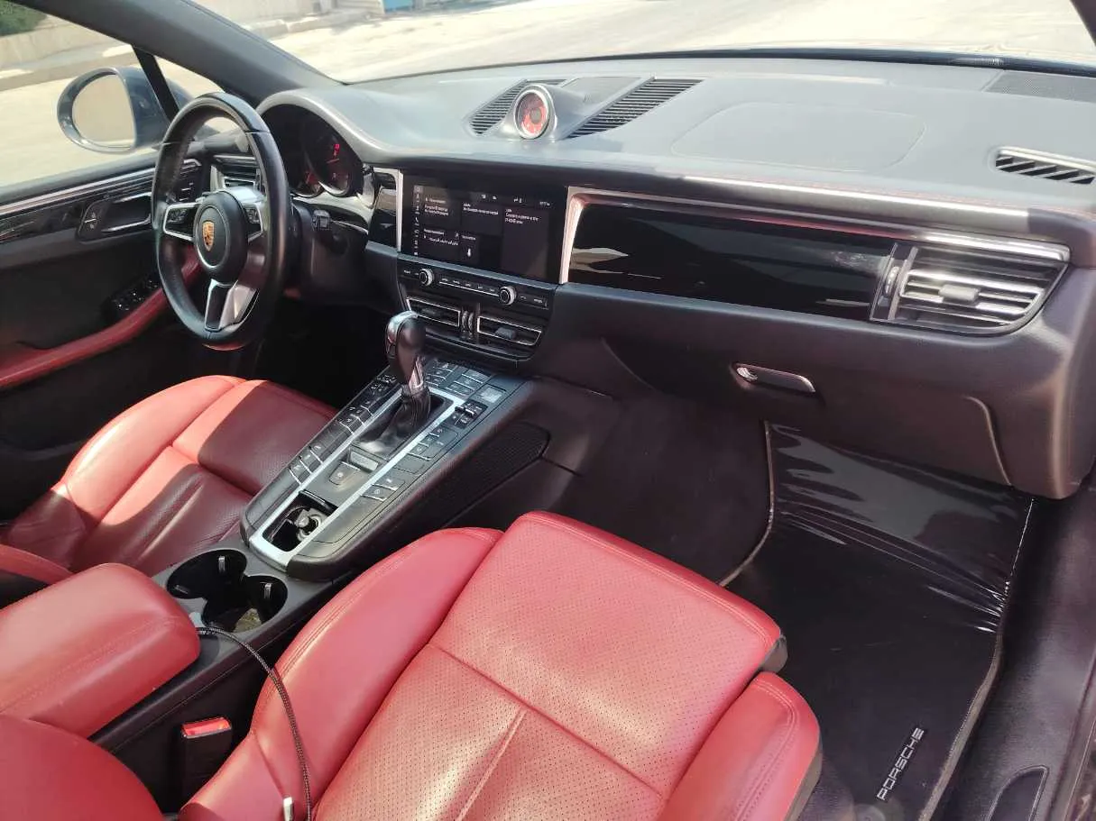 Car image 14