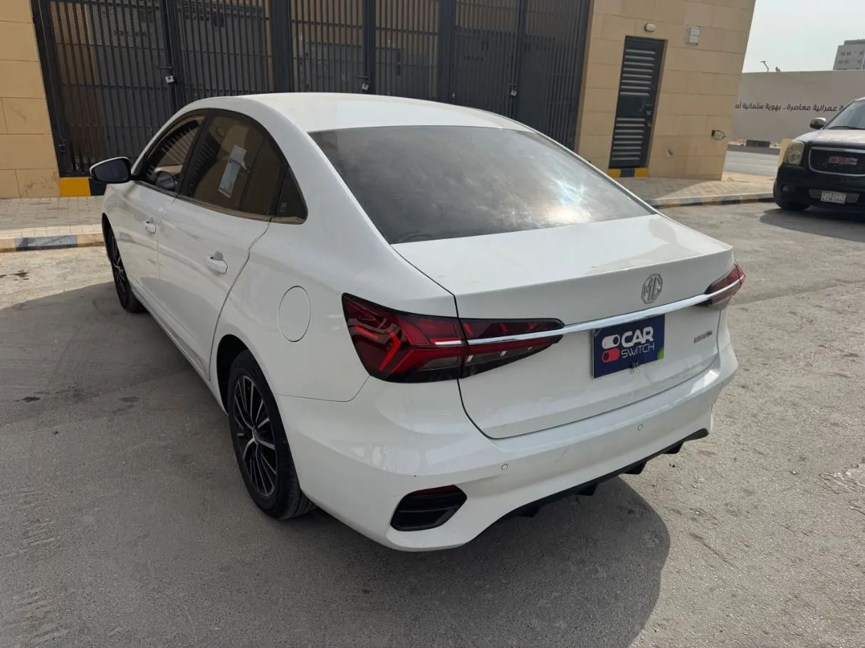 Car image 7