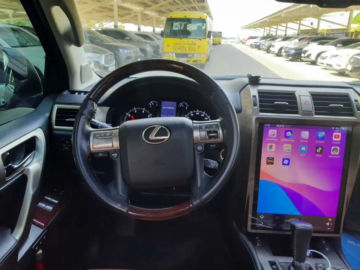 Car image 17