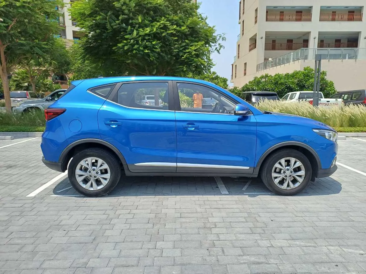 Car image 8