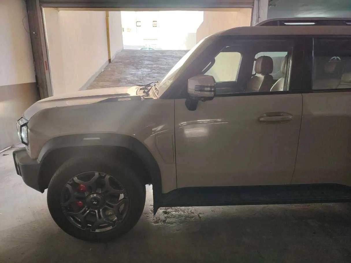 Car image 10