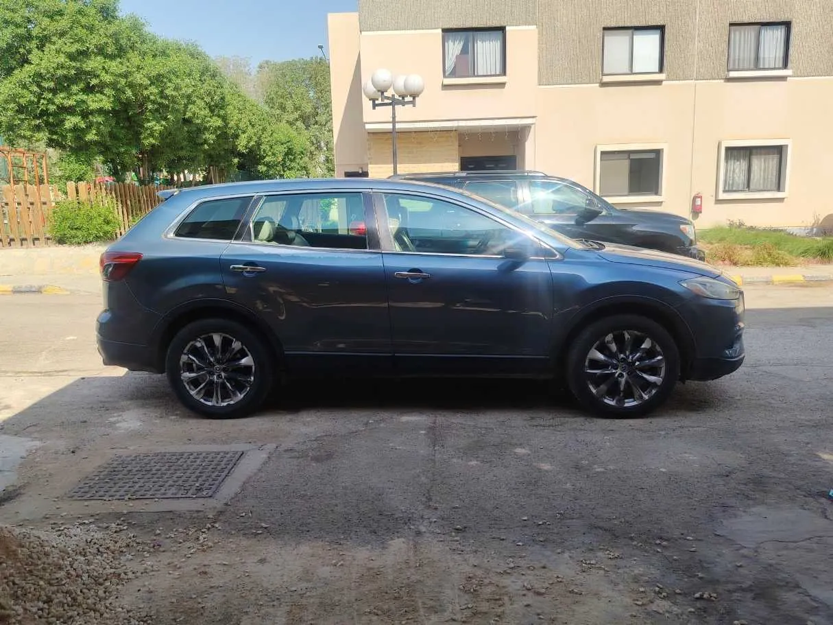 Car image 4