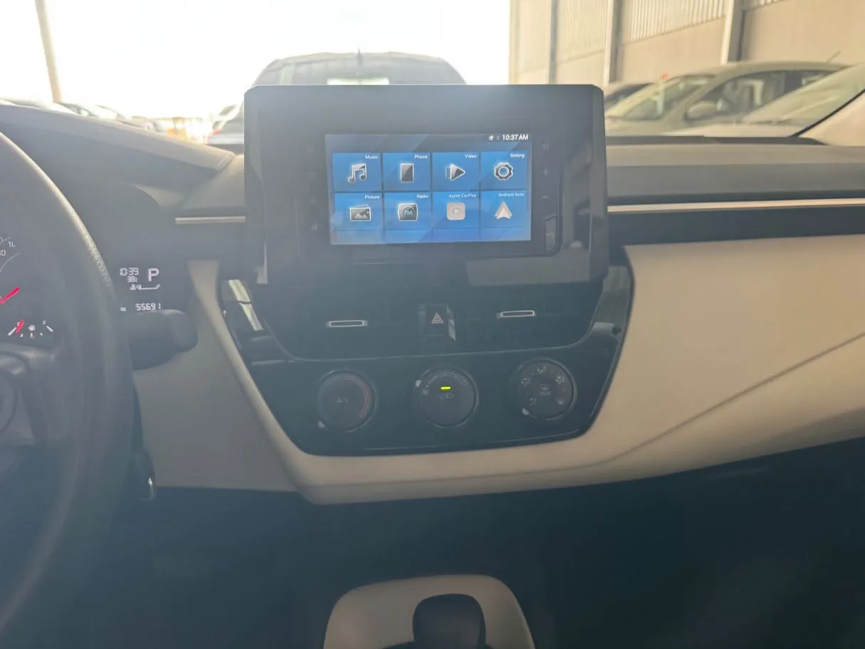 Car image 12