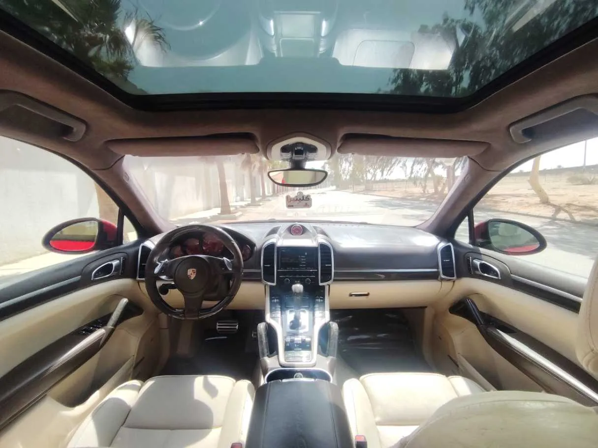 Car image 18