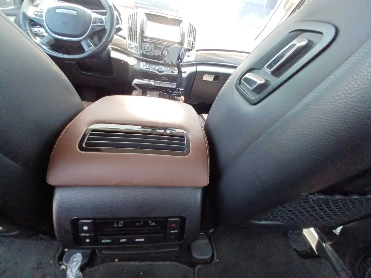 Car image 24
