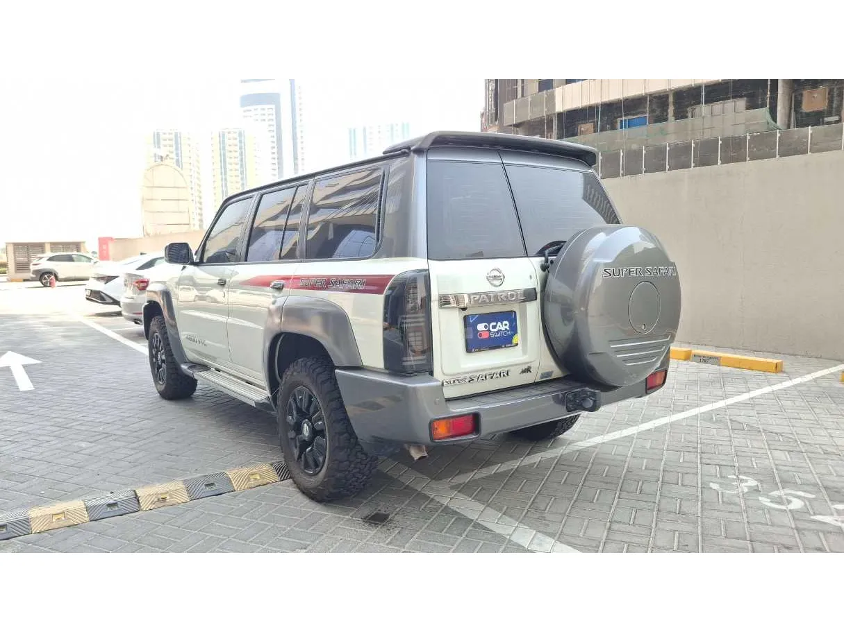 Car image 7