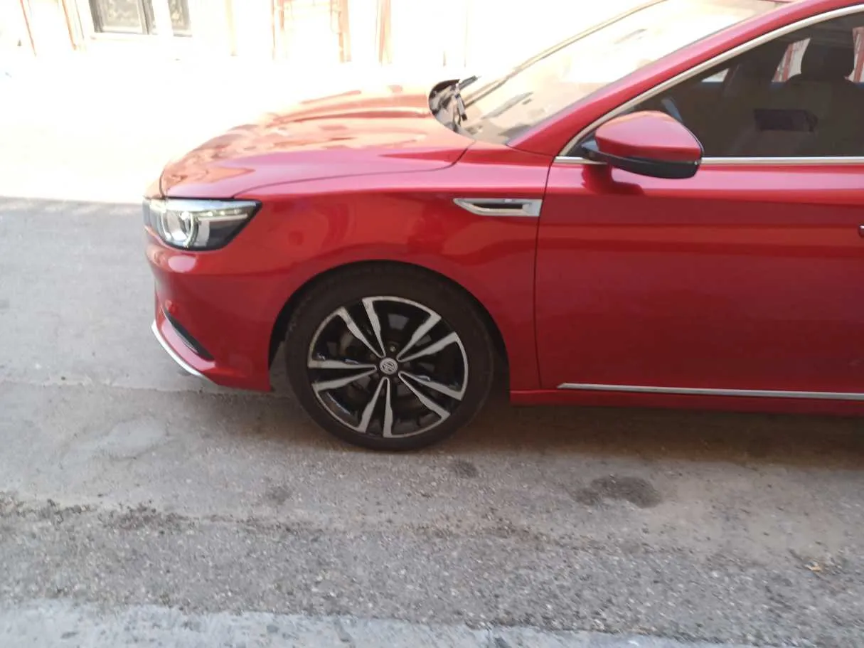 Car image 9