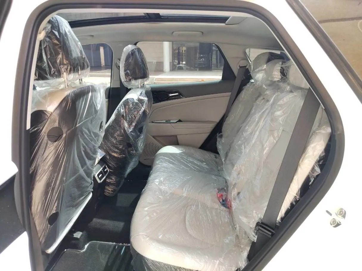 Car image 16
