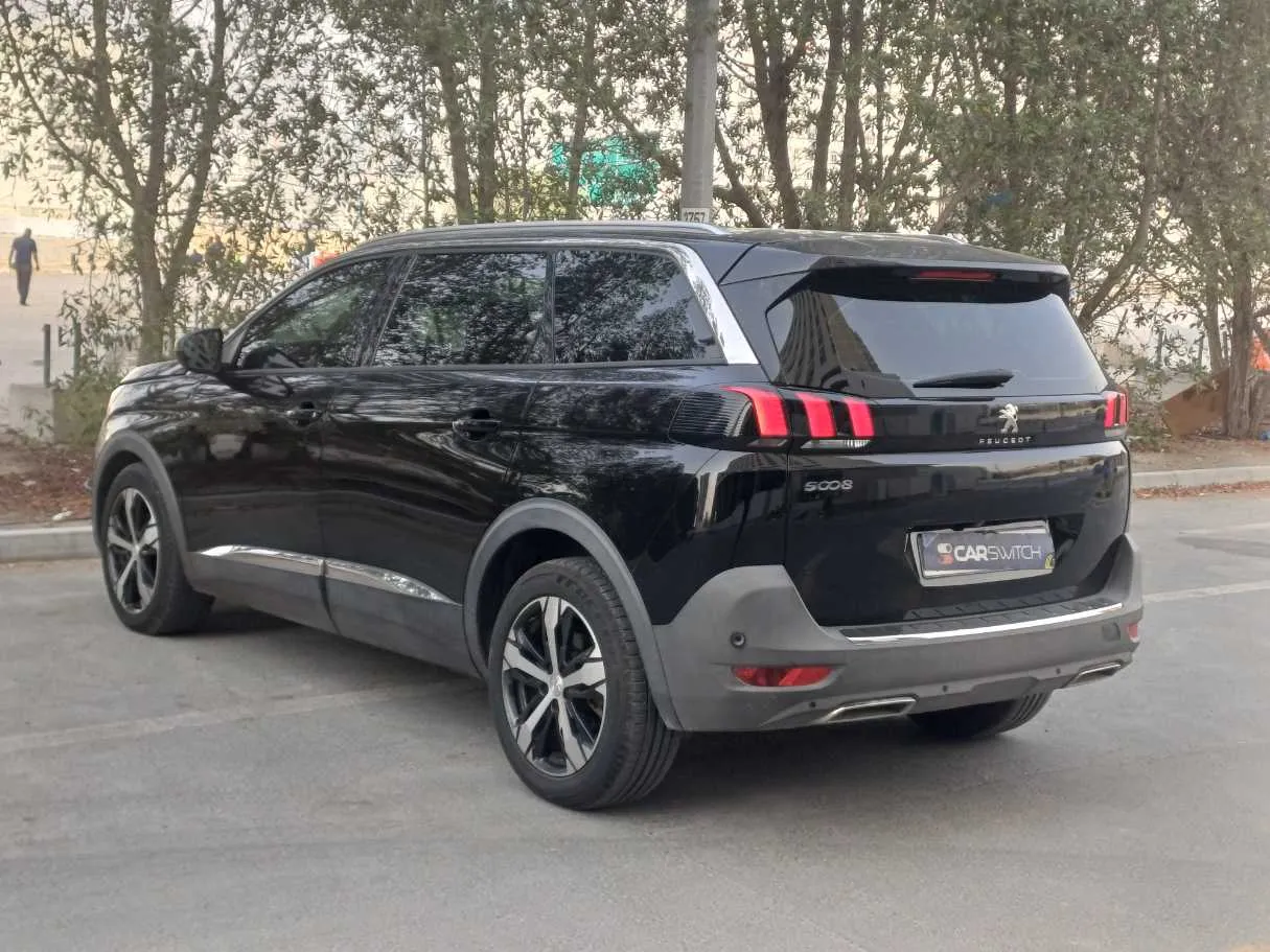 Car image 7