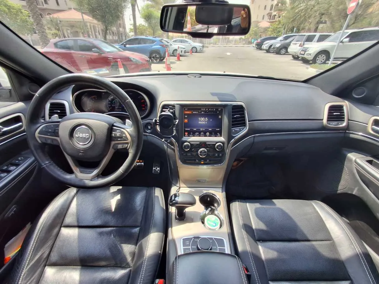 Car image 15