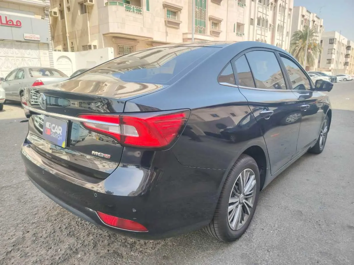Car image 5