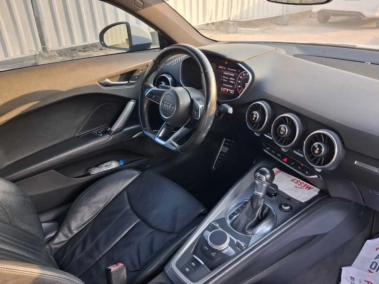 Car image 16