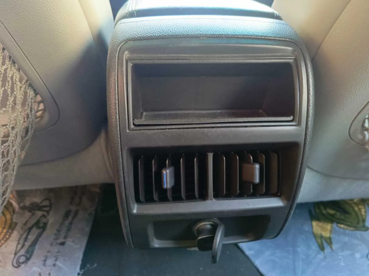 Car image 32