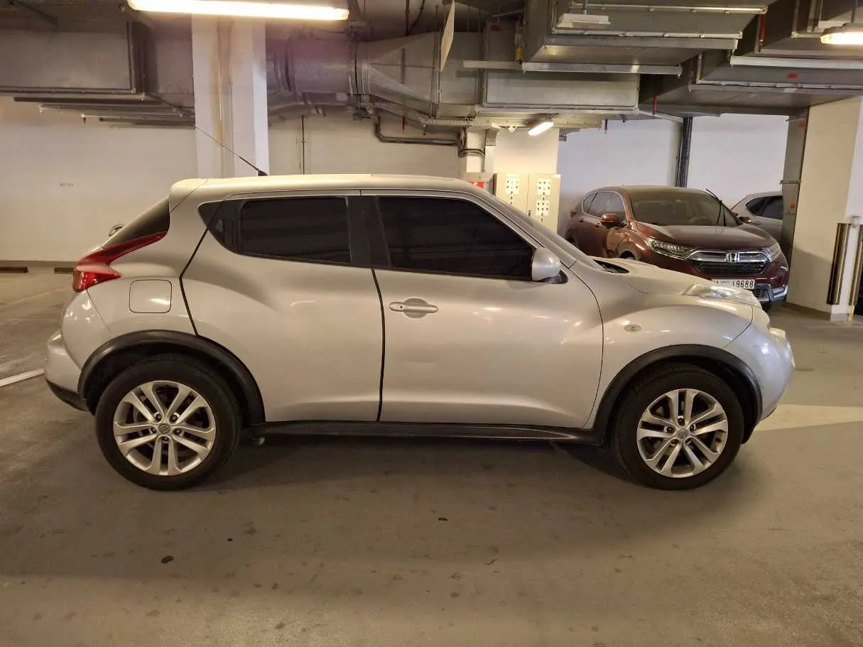 Car image 3
