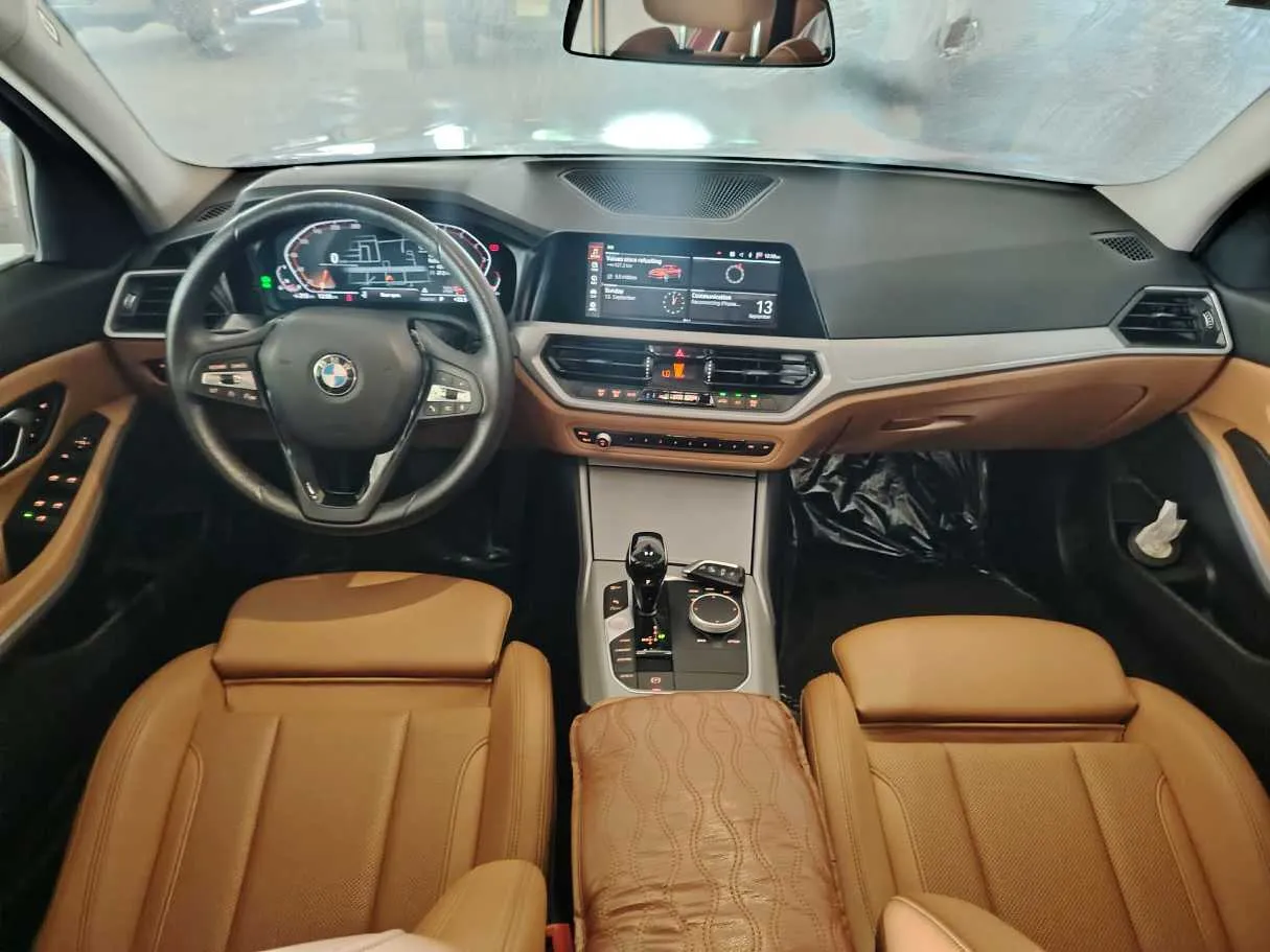 Car image 19