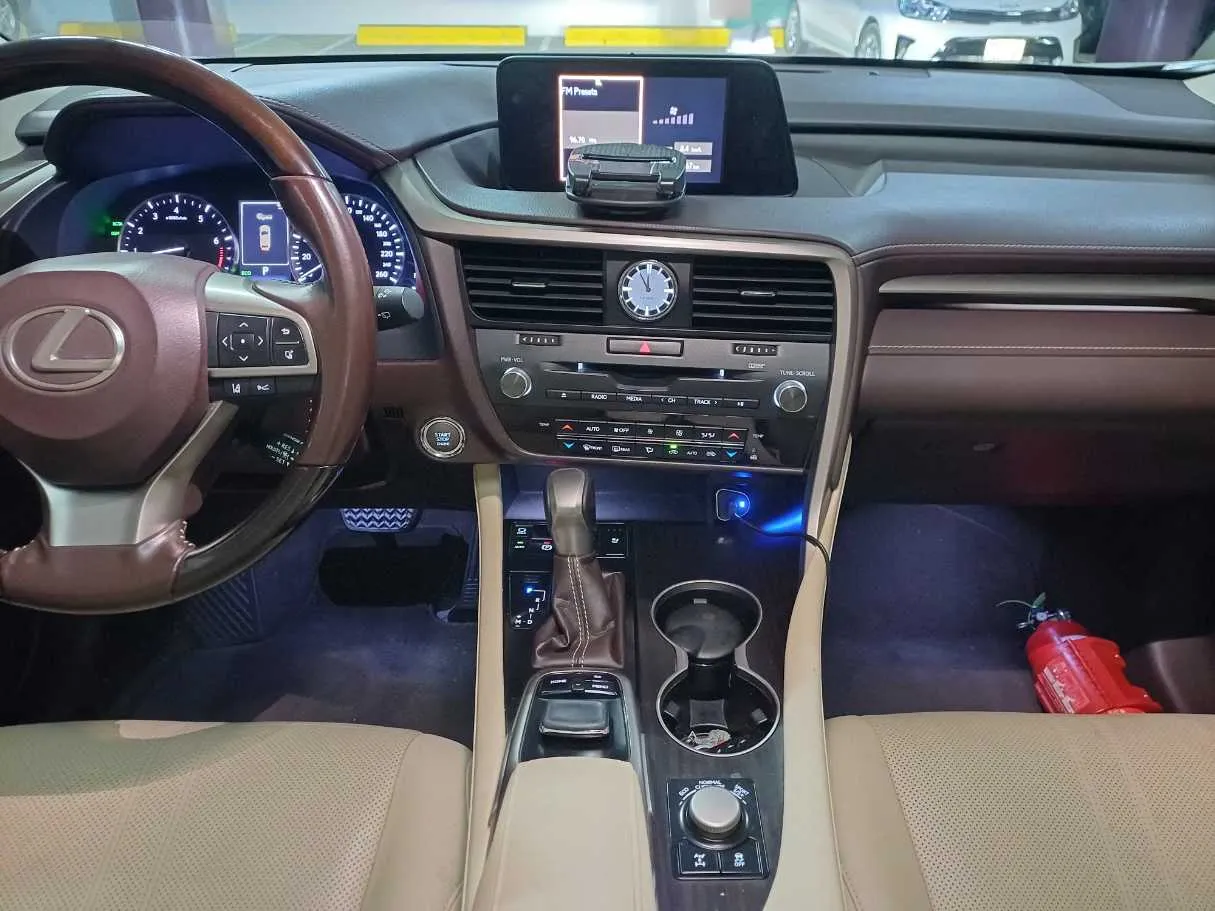 Car image 15