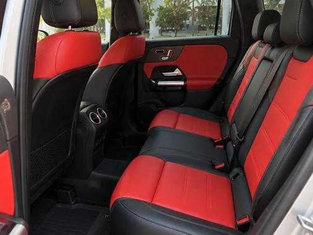 Car image 7