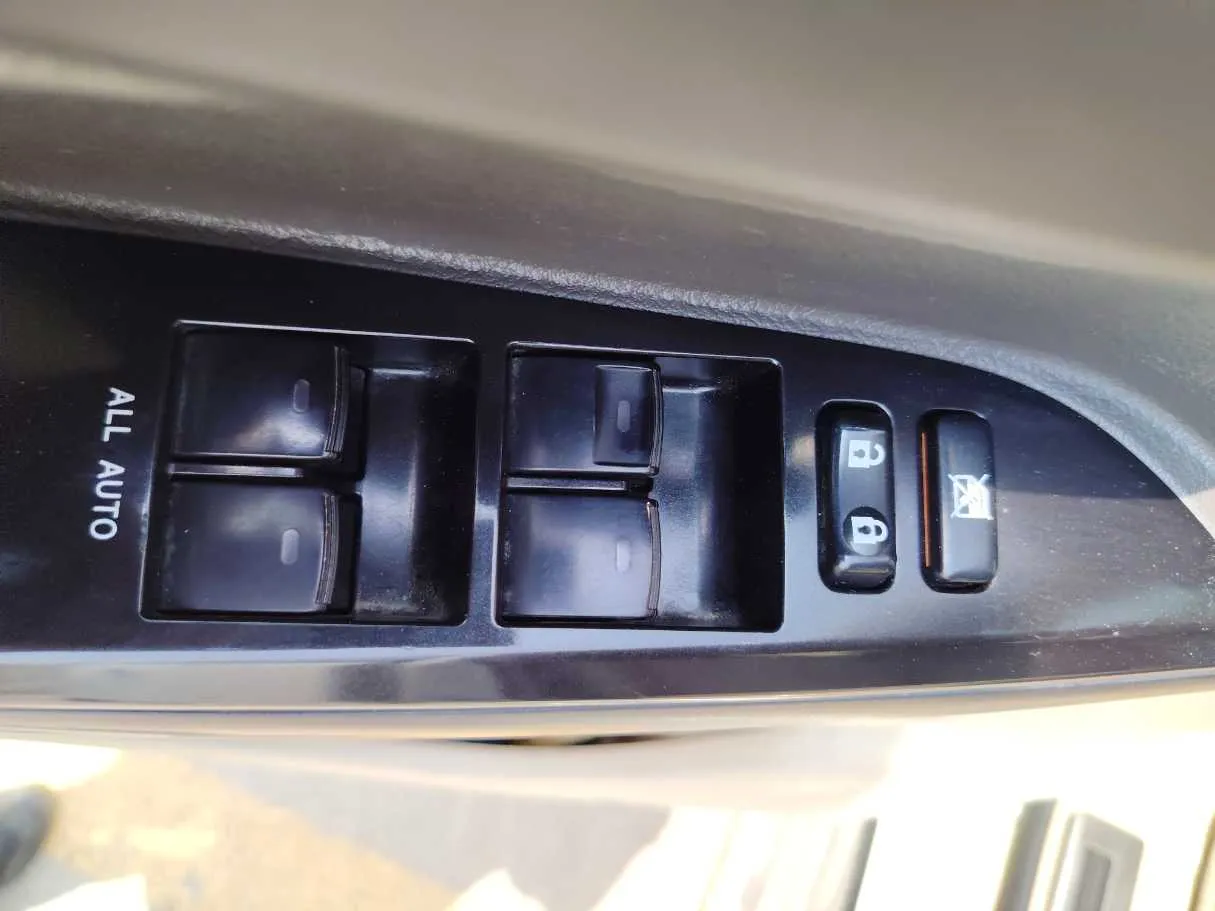 Car image 29