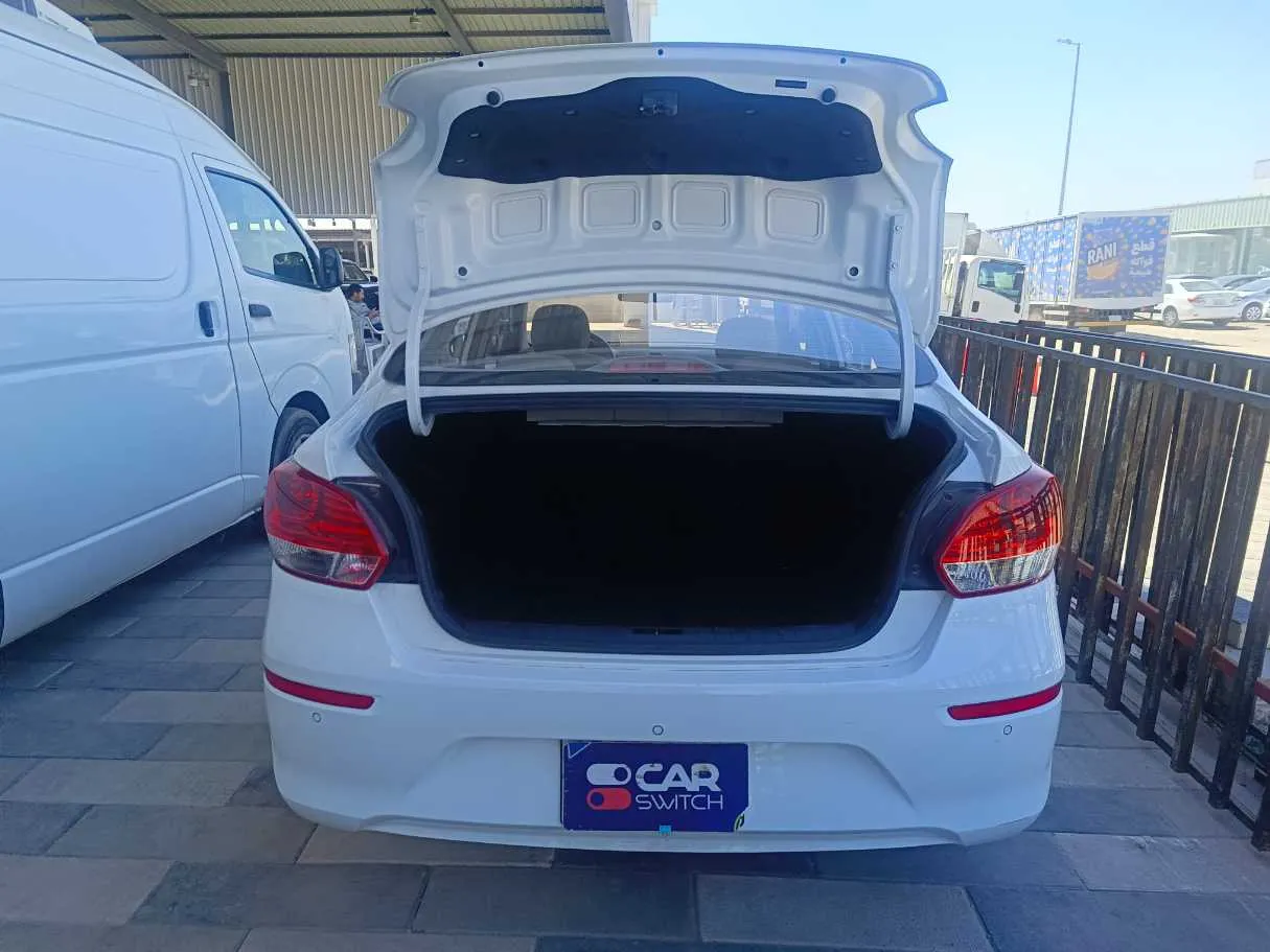 Car image 16