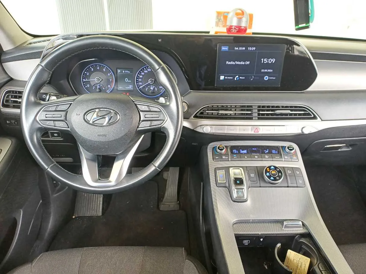 Car image 15