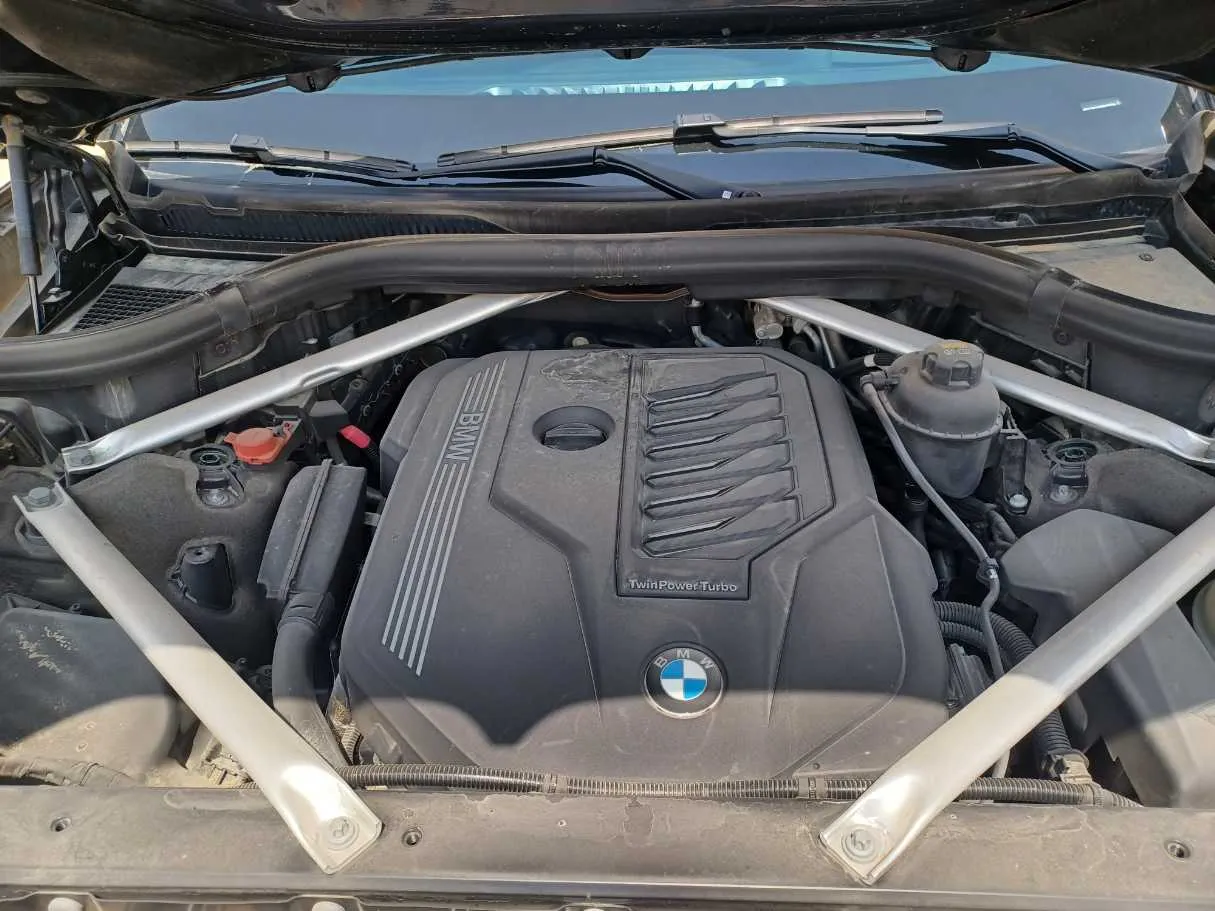 Car image 23