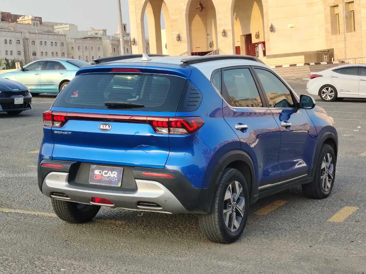 Car image 5